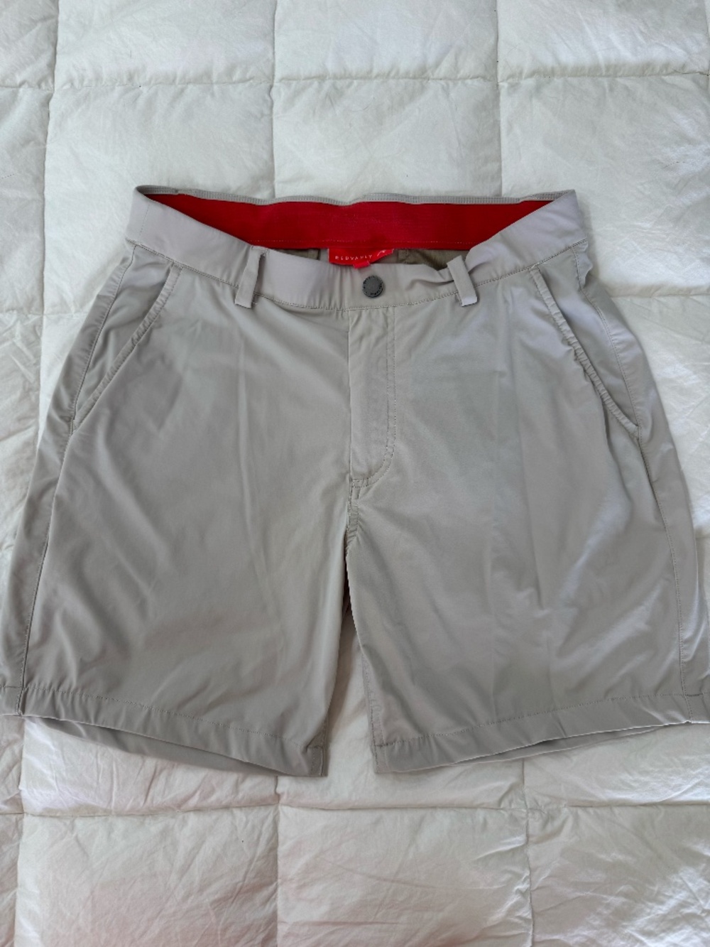 Redvanly, Small, short, khaki (tan)
